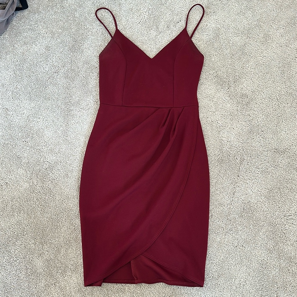 LULUS - VNeck Short Tulip Dress - Maroon - S